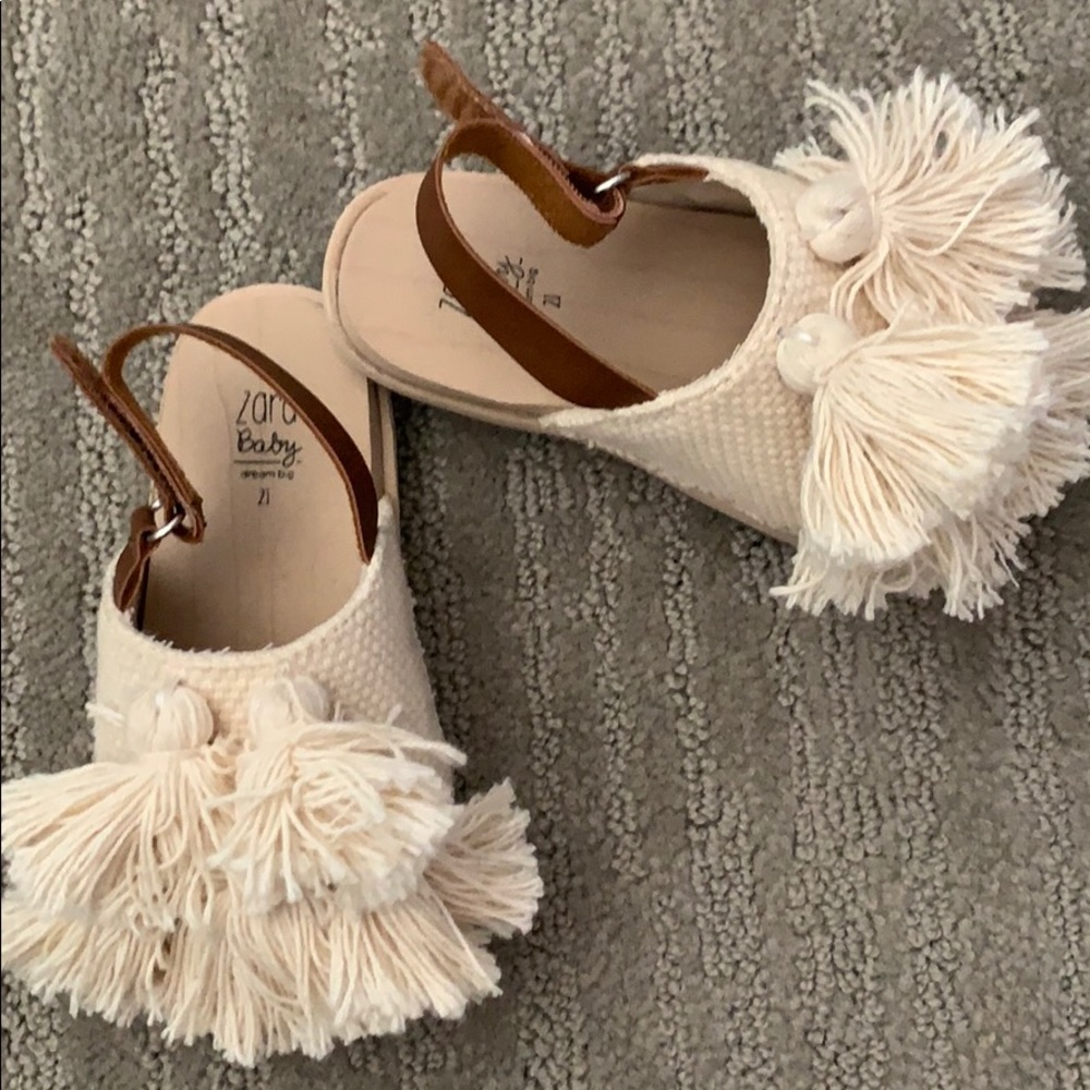 Zara baby girl tassel shoes size 21